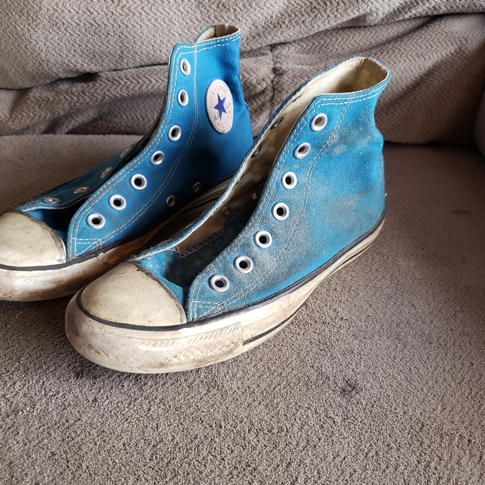 Blue high top converse